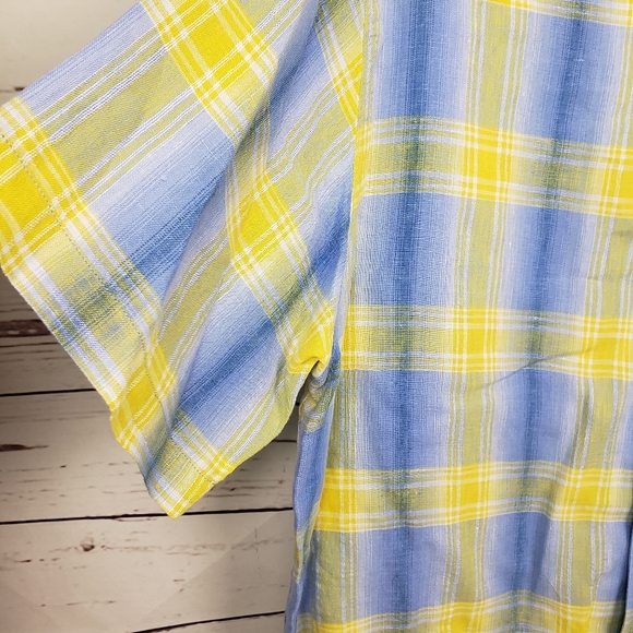 Tommy Bahama Linen Short Sleeves Shirt - Picture 2 of 8